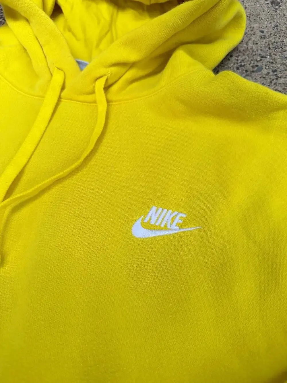Nike Sportswear Club Fleece Pullover Hoodie in Yellow Strike
